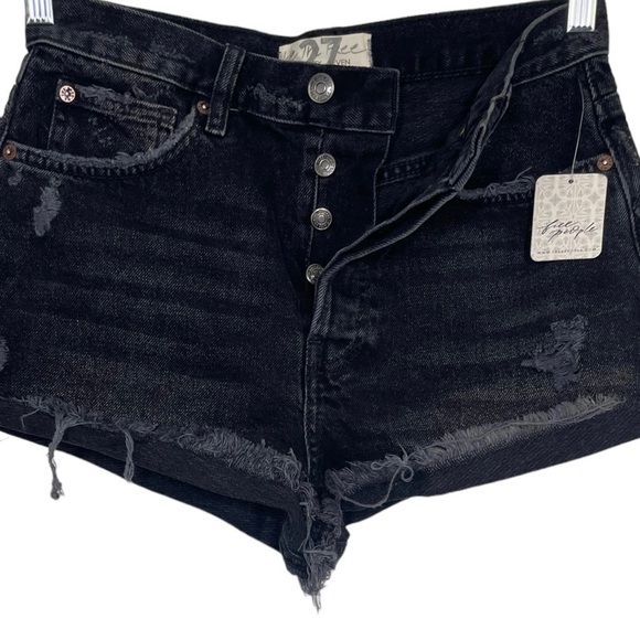Free People Lasso Denim Short Faded Black Button Fly Fray Hem NWT - Picture 5 of 12